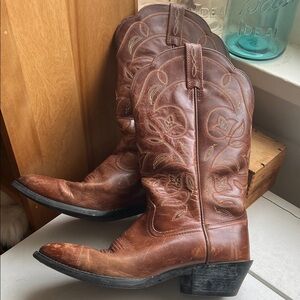 Ariat Women’s Brown Leather Western Heeled Boots size 7